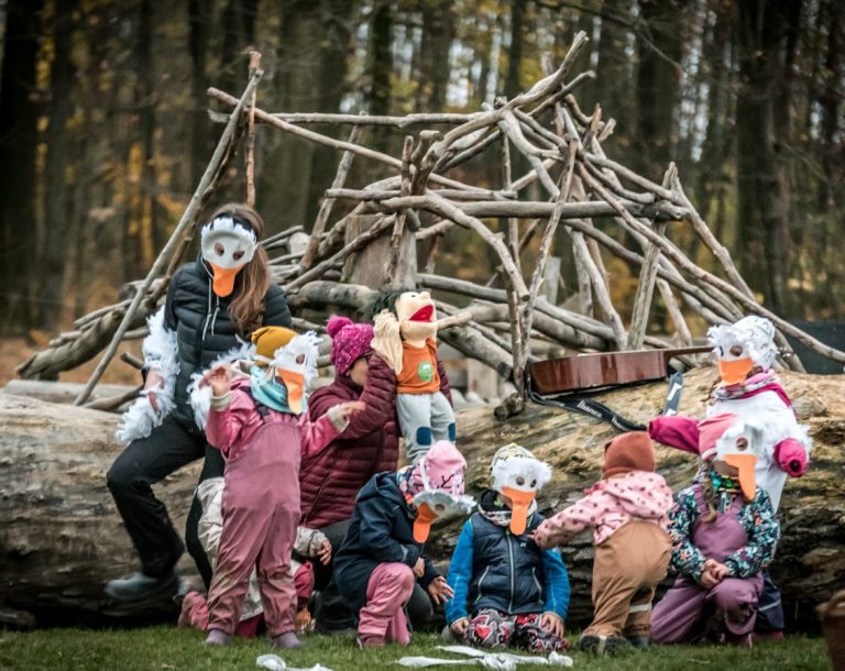Děti v&nbsp;lesní školce Vrabčí hnízdo